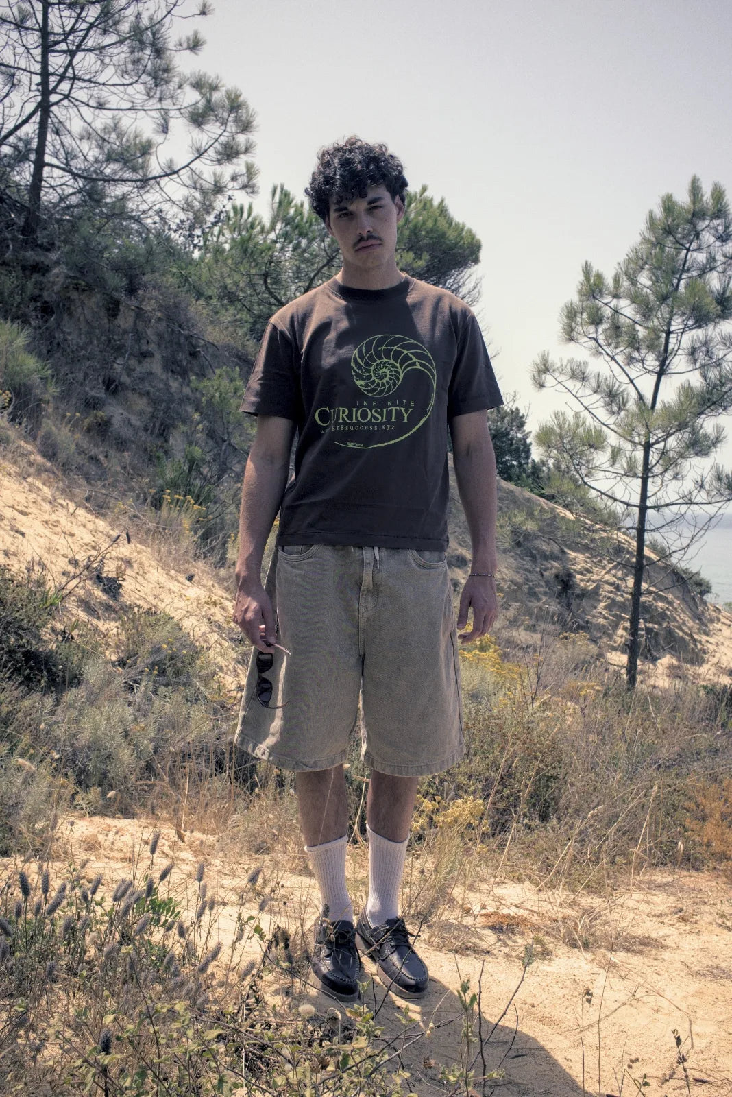Curiosi-tee